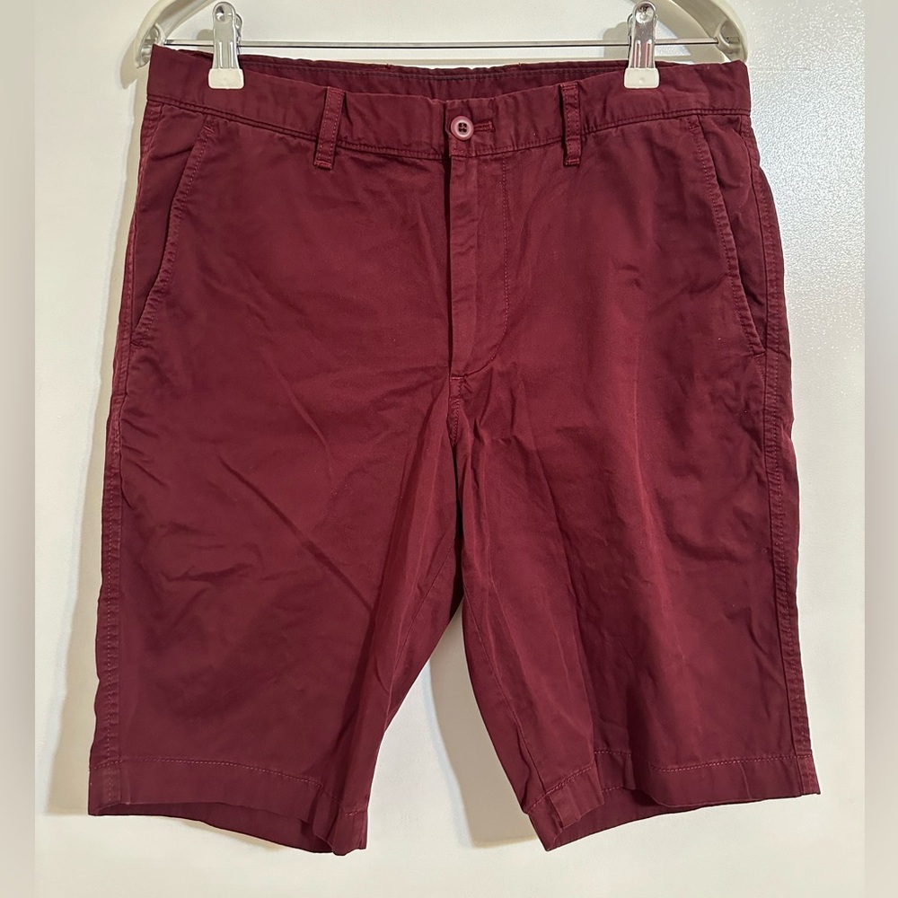 EUC UNIQLO Burgundy Cotton Chino Shorts 7”